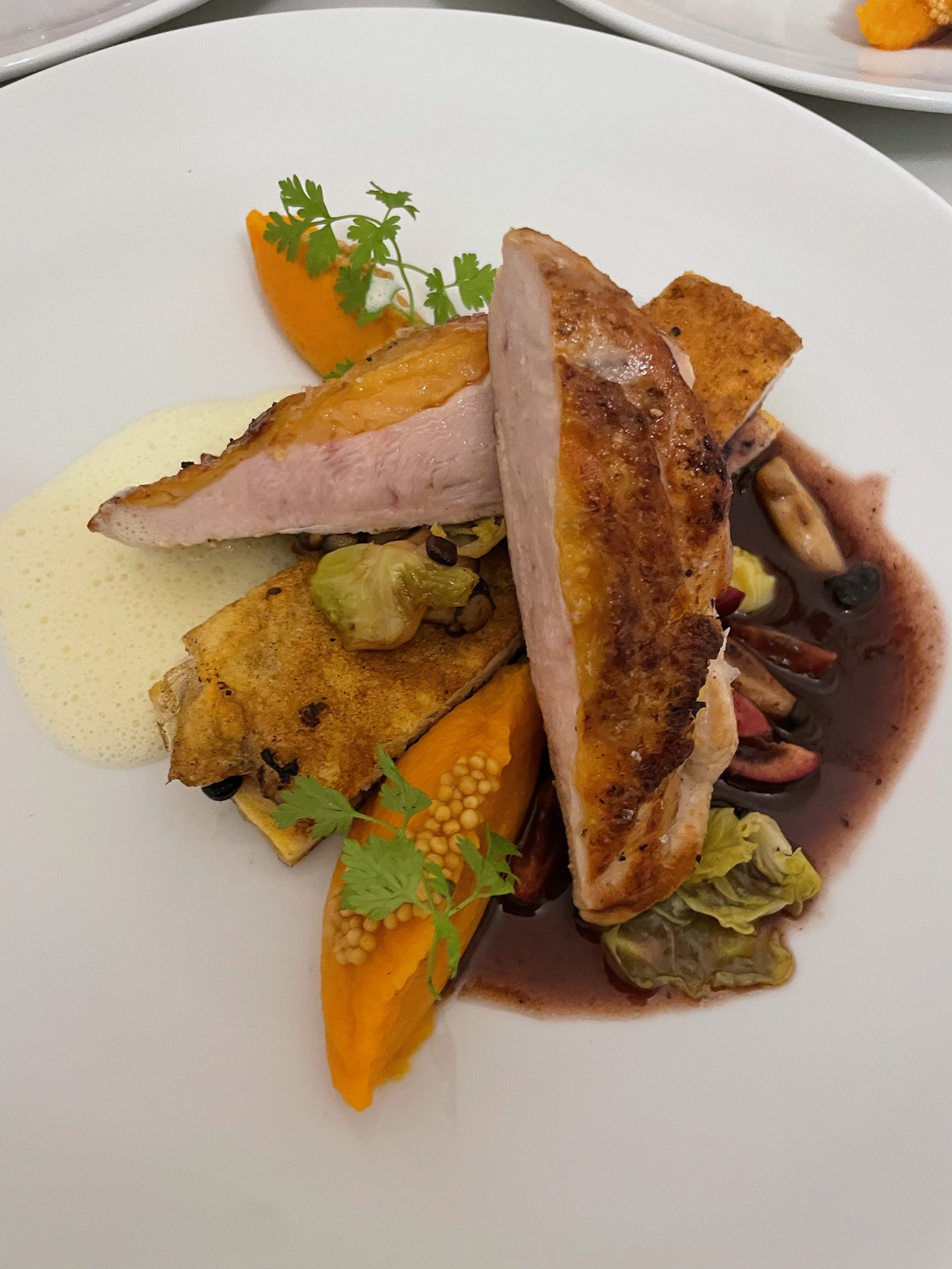 Hochzeitscatering München 42 Ein herrlich angerichtetes Gericht mit Entenbrust von CSL Catering München